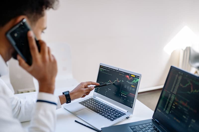 Un courtier en trading